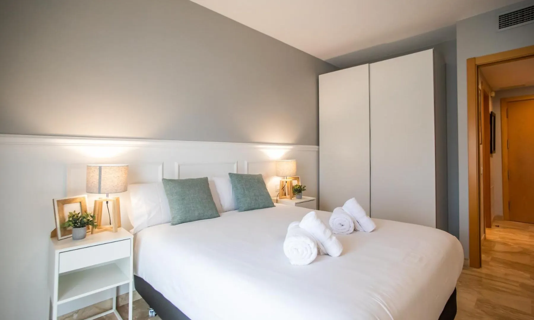 13Mal1077- Magnific 2Br Flat Apartment Barcelona