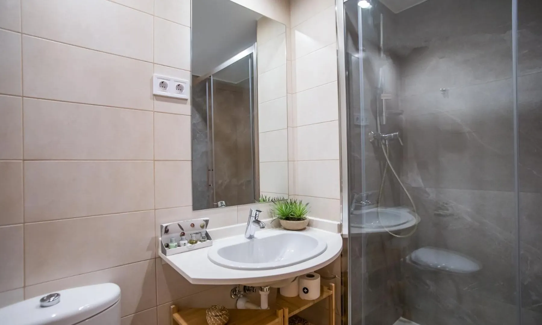 13Mal1077- Magnific 2Br Flat Apartment Barcelona Spain